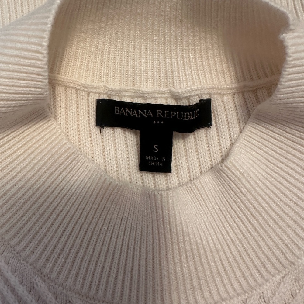 Banana republic sleeveless knit top